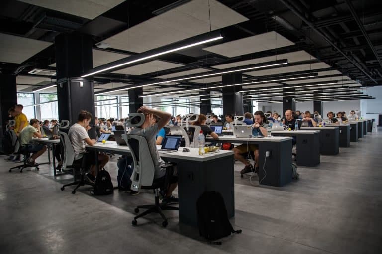 Dropshipping businesses can work not only in the B2C segment but in the B2B segment as well.
